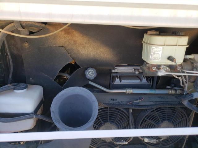 Photo 7 from auction – 2004 WORKHORSE CUSTOM CHASSIS MOTORHOME with VIN 5B4MP67G543384211