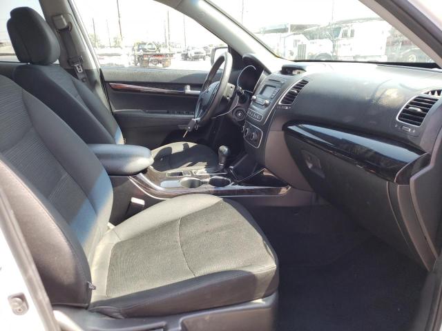 Photo 5 from auction – 2015 KIA SORENTO LX with VIN 5XYKT3A68FG581027