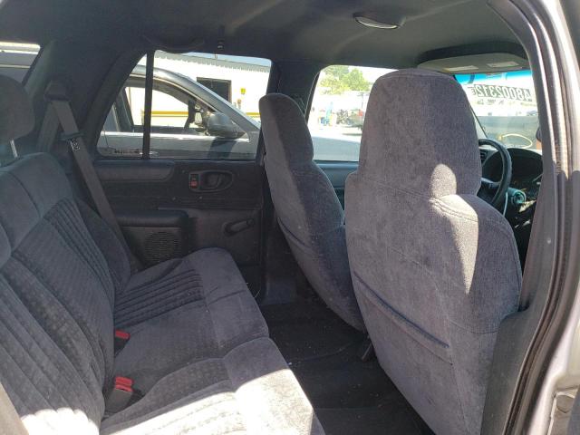 Photo 9 from auction – 2000 CHEVROLET BLAZER with VIN 1GNDT13W2YK294457