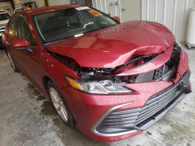 Photo 1 from auction – 2022 TOYOTA CAMRY LE with VIN 4T1C11AK1NU658003