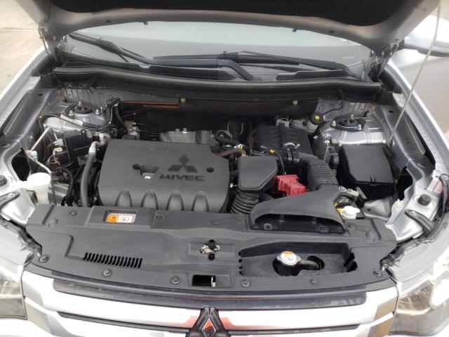 Photo 7 from auction – 2015 MITSUBISHI OUTLANDER with VIN JA4AD3A36FZ008671