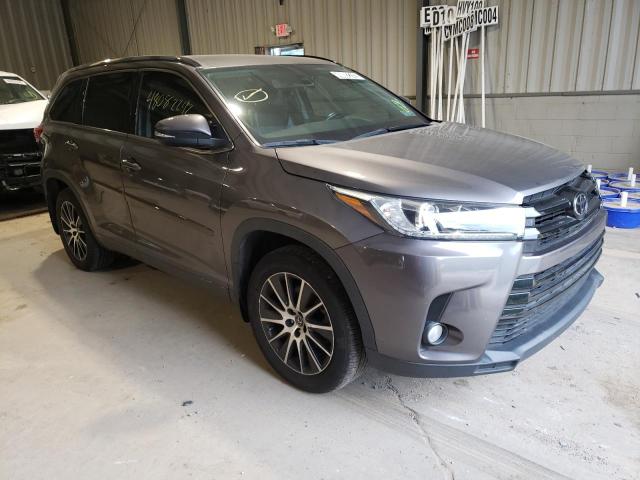 TOYOTA HIGHLANDER 2017 with VIN 5TDJZRFH2HS469806 - Photo from auction
