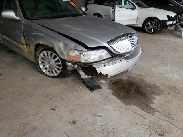 Photo 9 from auction – 2004 LINCOLN TOWN CAR E with VIN 1LNHM81W34Y650579