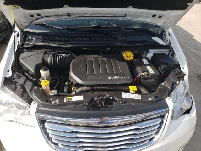 Photo 7 from auction – 2016 CHRYSLER TOWN & COU with VIN 2C4RC1BG2GR149721