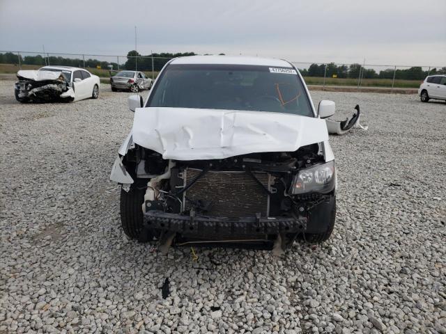 Photo 9 from auction – 2016 CHRYSLER TOWN & COU with VIN 2C4RC1HG2GR200268