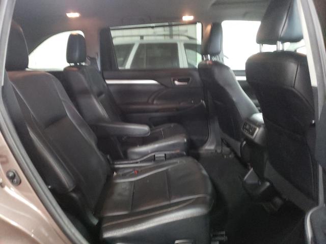 Photo 6 from auction – 2017 TOYOTA HIGHLANDER with VIN 5TDJZRFH9HS379861