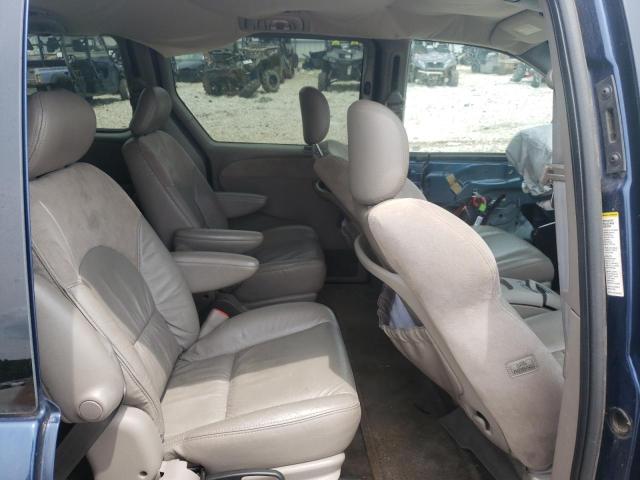 Photo 6 from auction – 2002 CHRYSLER TOWN & COU with VIN 2C8GP64L62R697926