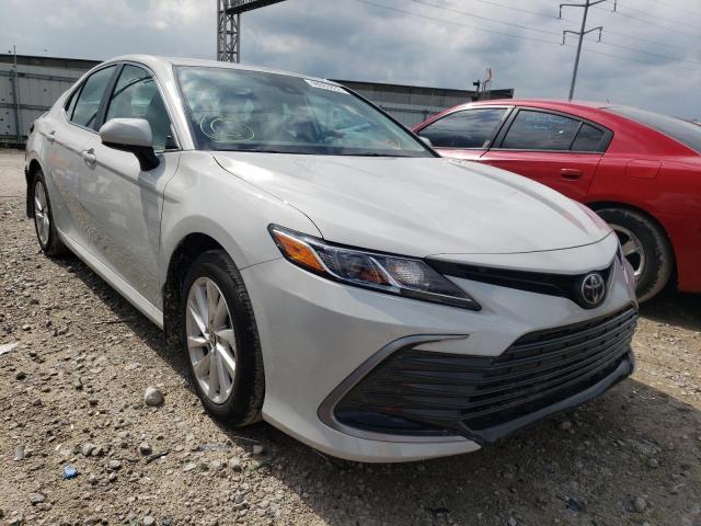 TOYOTA CAMRY LE 2022 with VIN 4T1C11AK2NU004028 - Photo from auction