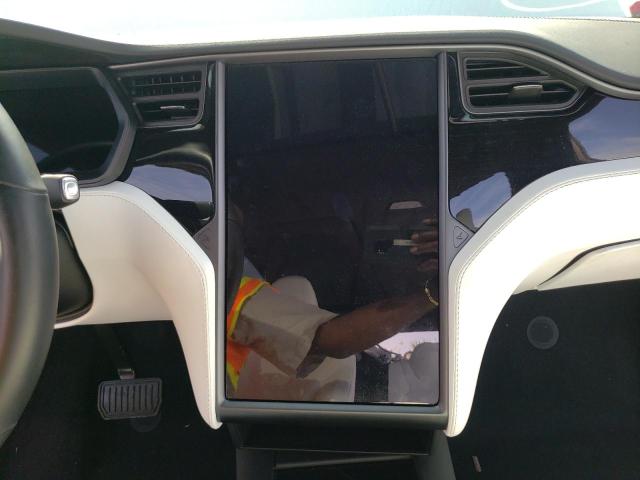 Photo 9 from auction – 2020 TESLA MODEL X with VIN 5YJXCAE20LF233520