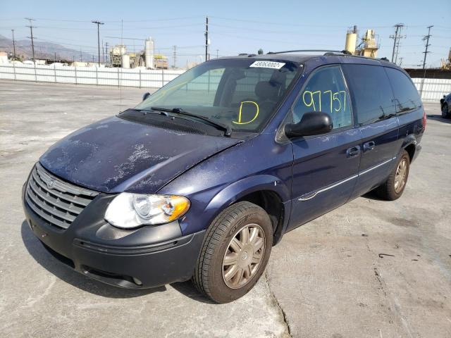Photo 2 from auction – 2006 CHRYSLER TOWN & COU with VIN 2A4GP64L46R657250