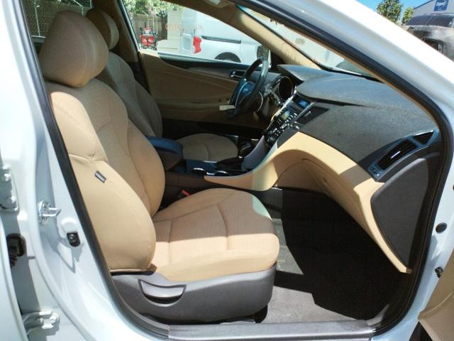 Photo 5 from auction – 2011 HYUNDAI SONATA HYB with VIN KMHEC4A41BA007456