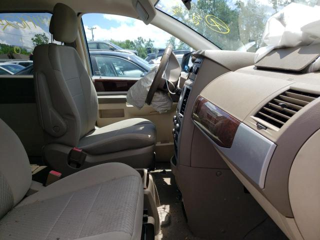 Photo 5 from auction – 2010 CHRYSLER TOWN & COU with VIN 2A4RR5D13AR440972
