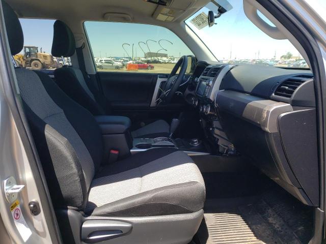 Photo 5 from auction – 2018 TOYOTA 4RUNNER SR with VIN JTEBU5JR2J5511037