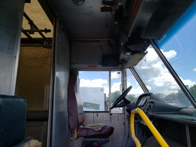 Photo 5 from auction – 2007 FREIGHTLINER CHASSIS M with VIN 4UZAARBW17CY18820