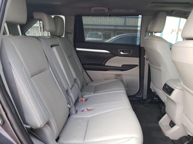 Photo 6 from auction – 2019 TOYOTA HIGHLANDER with VIN 5TDKZRFH1KS355016