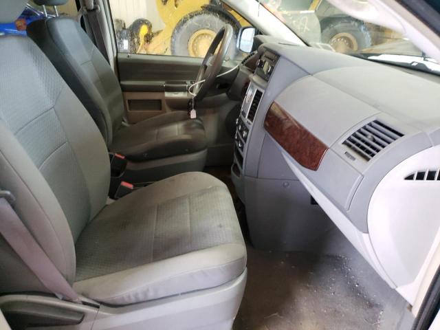 Photo 5 from auction – 2009 CHRYSLER TOWN & COU with VIN 2A8HR44E69R644393