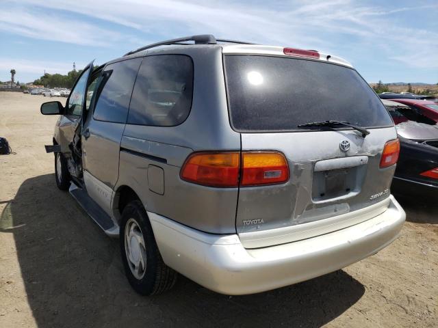 Photo 3 from auction – 1998 TOYOTA SIENNA LE with VIN 4T3ZF13C5WU031122