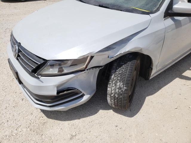 Photo 9 from auction – 2017 VOLKSWAGEN JETTA S with VIN 3VW2B7AJ1HM246984