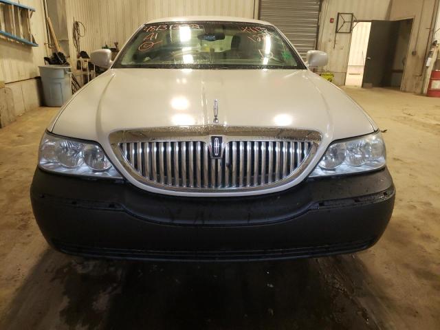 Photo 9 from auction – 2003 LINCOLN TOWN CAR C with VIN 1LNHM83W33Y622325