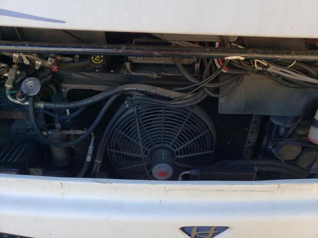 Photo 7 from auction – 2000 FOUR HURRICANE with VIN 5B4KP37J1Y3315247