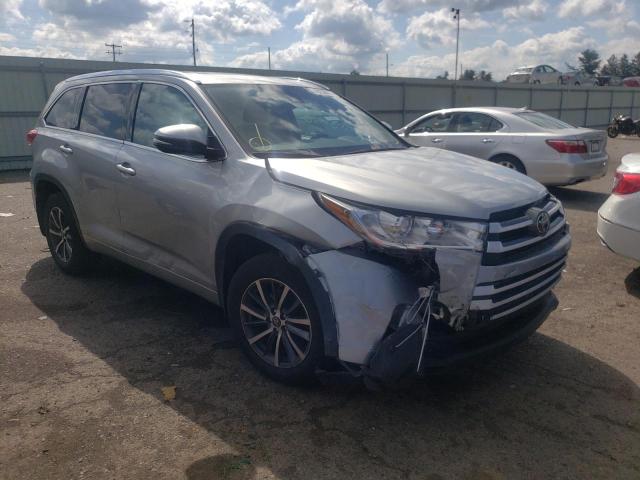 TOYOTA HIGHLANDER 2017 with VIN 5TDJZRFH7HS386369 - Photo from auction