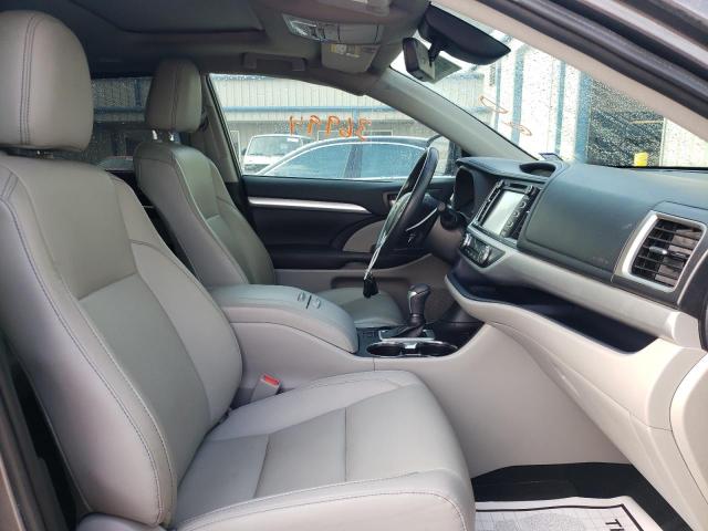 Photo 5 from auction – 2019 TOYOTA HIGHLANDER with VIN 5TDKZRFH1KS355016