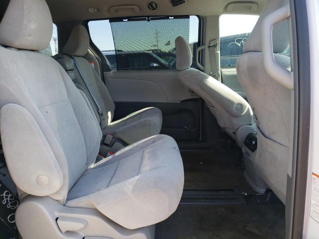 Photo 6 from auction – 2018 TOYOTA SIENNA LE with VIN 5TDKZ3DC0JS911187