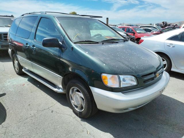 TOYOTA SIENNA LE 2000 with VIN 4T3ZF13C4YU259518 - Photo from auction