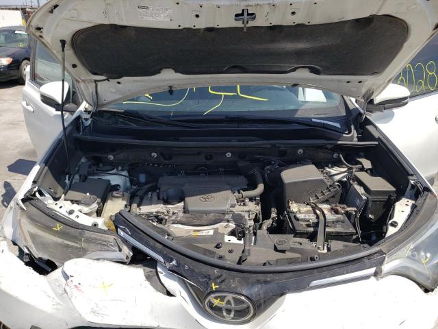 Photo 7 from auction – 2017 TOYOTA RAV4 XLE with VIN JTMWFREV7HJ113936