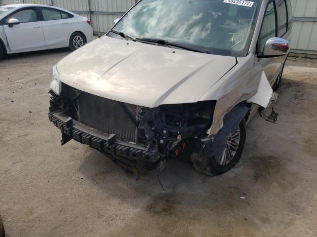 Photo 9 from auction – 2016 CHRYSLER TOWN & COU with VIN 2C4RC1CG5GR221400
