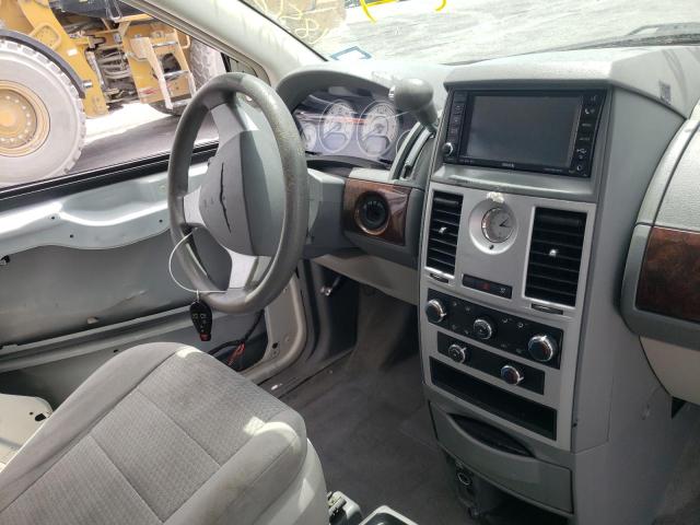 Photo 9 from auction – 2009 CHRYSLER TOWN & COU with VIN 2A8HR44E89R665326