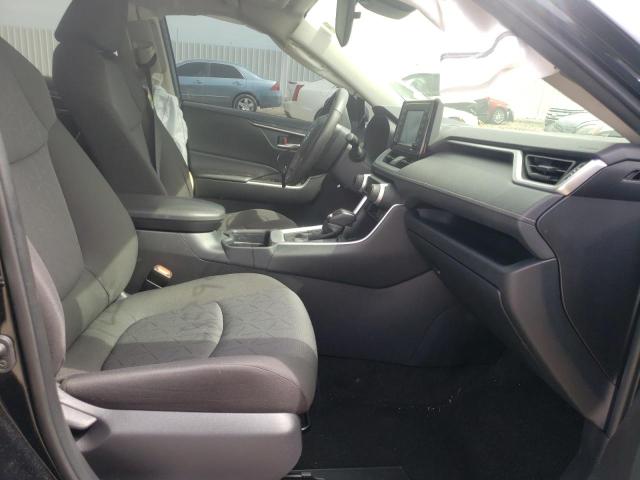 Photo 5 from auction – 2021 TOYOTA RAV4 XLE with VIN JTMP1RFV0MD532303