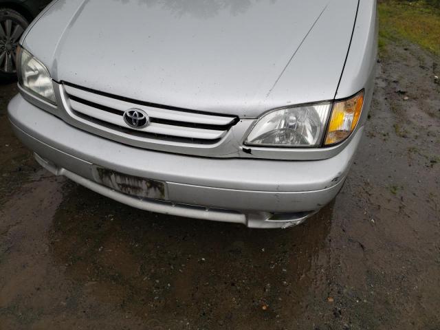 Photo 9 from auction – 2002 TOYOTA SIENNA LE with VIN 4T3ZF13C22U449499