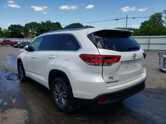 Photo 3 from auction – 2018 TOYOTA HIGHLANDER with VIN 5TDKZRFH6JS532044