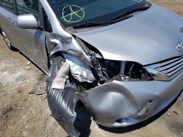 Photo 9 from auction – 2017 TOYOTA SIENNA LE with VIN 5TDKZ3DC8HS788295