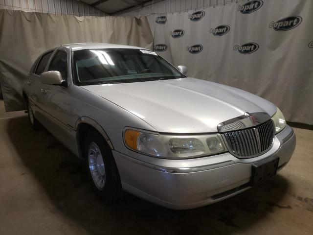 LINCOLN TOWN CAR E 2002 with VIN 1LNHM81W62Y662111 - Photo from auction