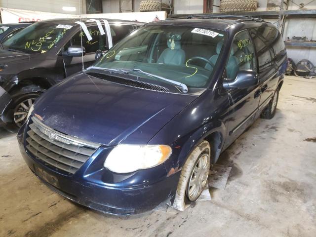 Photo 2 from auction – 2005 CHRYSLER TOWN & COU with VIN 2C4GP54L05R181738