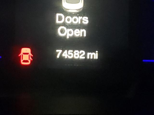 Photo 8 from auction – 2015 CHRYSLER 200 LIMITE with VIN 1C3CCCAB9FN582699