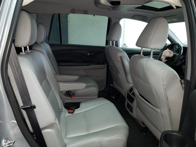 Photo 6 from auction – 2019 HONDA PILOT TOUR with VIN 5FNYF6H65KB076945