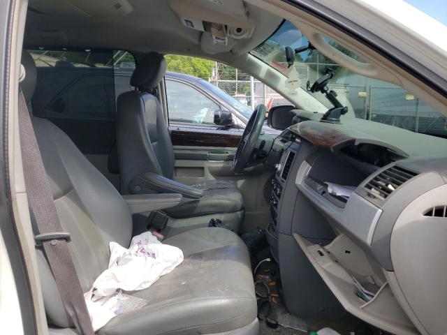 Photo 5 from auction – 2010 CHRYSLER TOWN & COU with VIN 2A4RR5DX7AR129405
