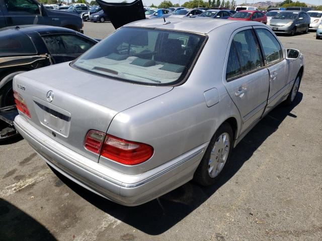 Photo 4 from auction – 2000 MERCEDES-BENZ E 320 with VIN WDBJF65J5YB057011