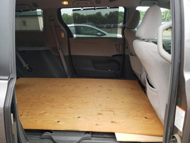 Photo 6 from auction – 2017 TOYOTA SIENNA LE with VIN 5TDKZ3DC7HS794024