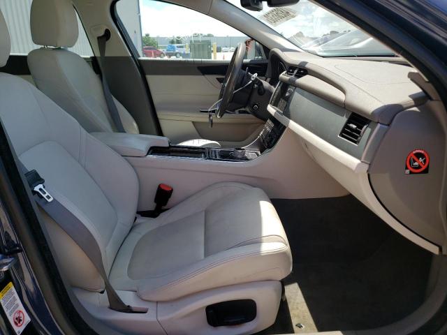 Photo 5 from auction – 2016 JAGUAR XF PREMIUM with VIN SAJBJ4BV4GCY19450