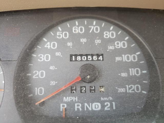Photo 8 from auction – 2005 MERCURY GRAND MARQ with VIN 2MEFM74W05X658401