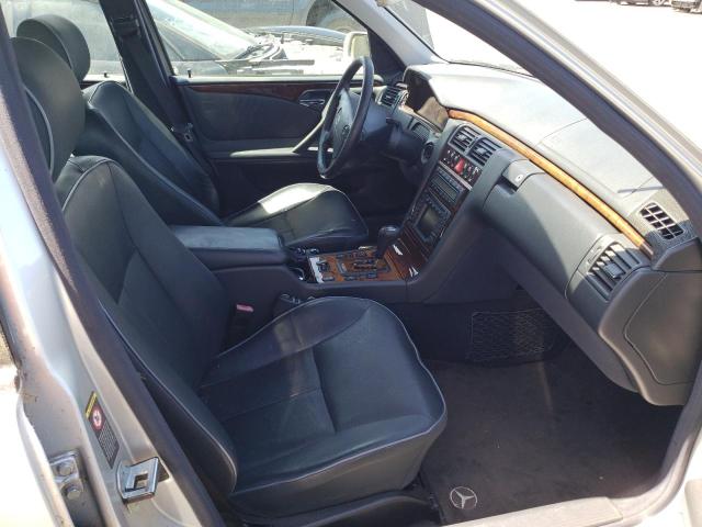 Photo 5 from auction – 2000 MERCEDES-BENZ E 320 with VIN WDBJF65J5YB057011