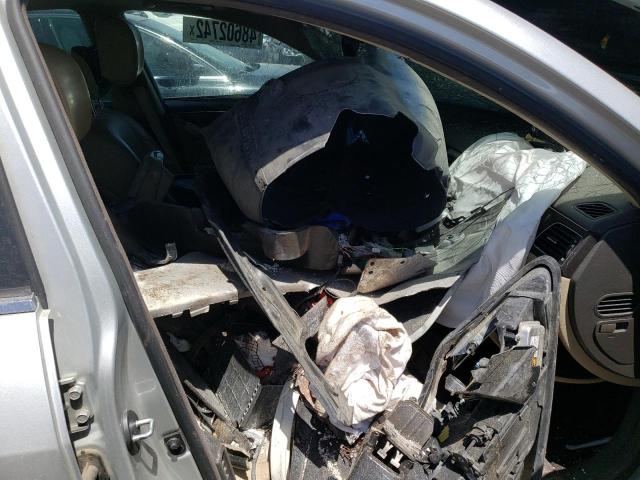 Photo 5 from auction – 2011 HYUNDAI GENESIS 4. with VIN KMHGC4DF2BU129019