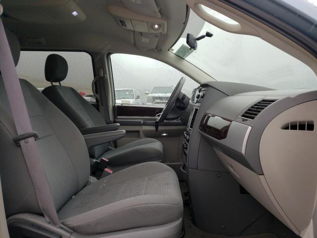 Photo 5 from auction – 2010 CHRYSLER TOWN & COU with VIN 2A4RR5D19AR228903