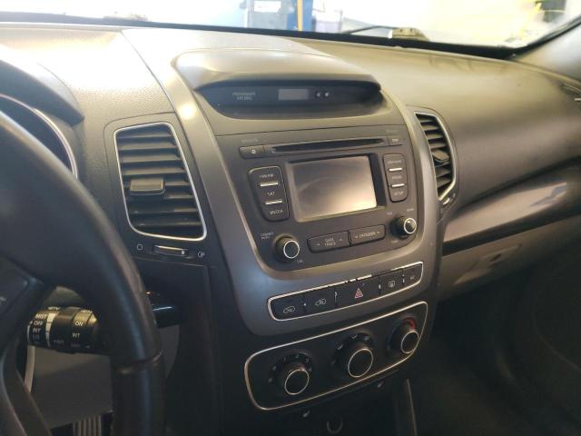 Photo 9 from auction – 2015 KIA SORENTO LX with VIN 5XYKT4A62FG607692