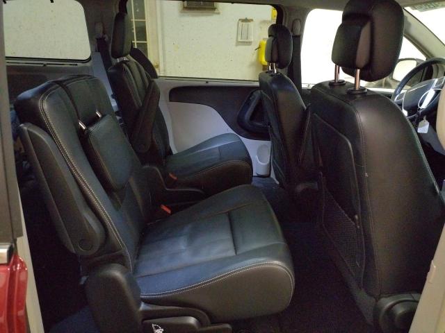 Photo 6 from auction – 2016 CHRYSLER TOWN & COU with VIN 2C4RC1BG0GR247503