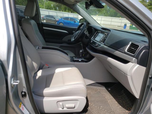Photo 5 from auction – 2017 TOYOTA HIGHLANDER with VIN 5TDKZRFH6KS554093